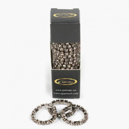 Lami-Cell - Black synthetic crystal plaiting bands. Dėžutėje 15 vnt. su velvetiniu maišeliu